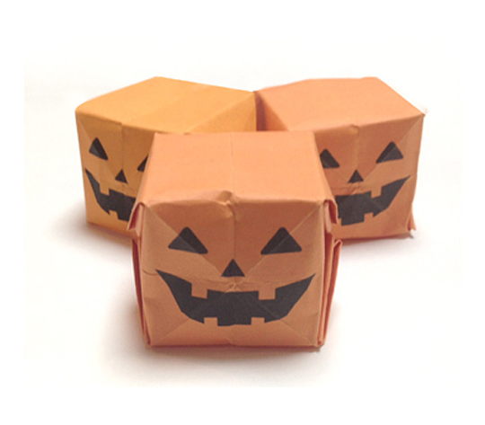 おりがみくらぶ(新宮文明)さんによるかぼちゃふうせんの折り紙