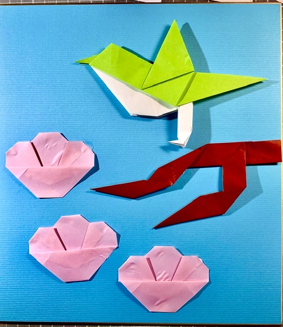 竹内ケイさんによる小鳥の折り紙