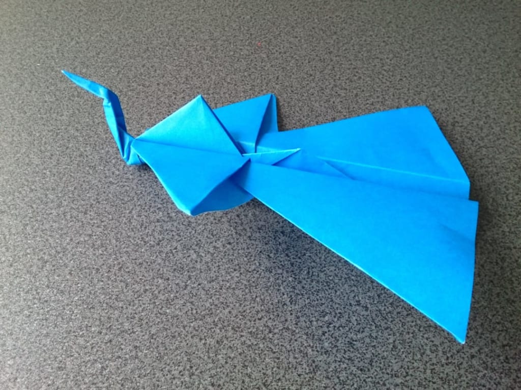 鶴連坊さんによる舞姫（原案：松野幸彦氏「飛ぶ折鶴」、参考：前川淳氏の変形翼）の折り紙