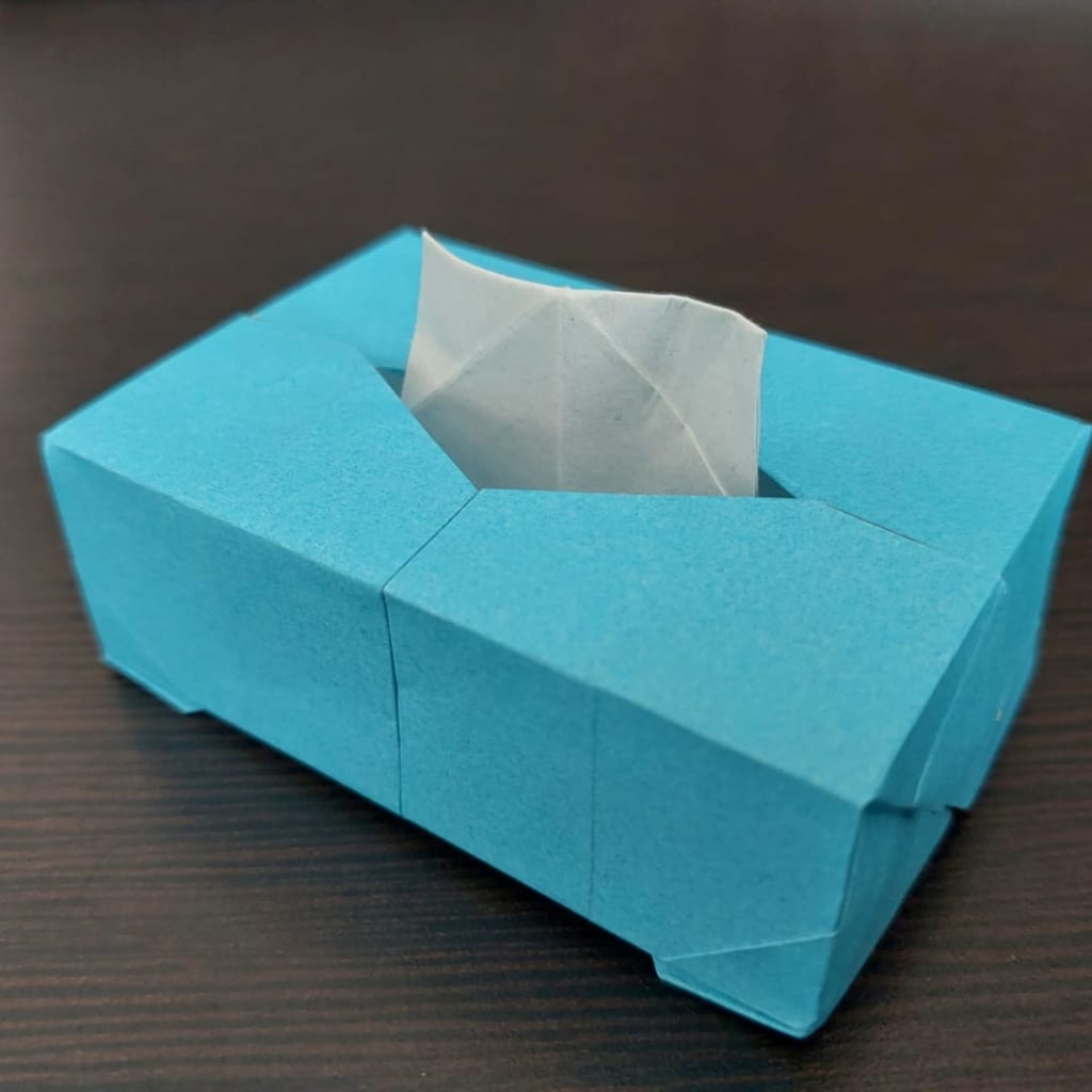 選択さんによるティッシュ箱の折り紙